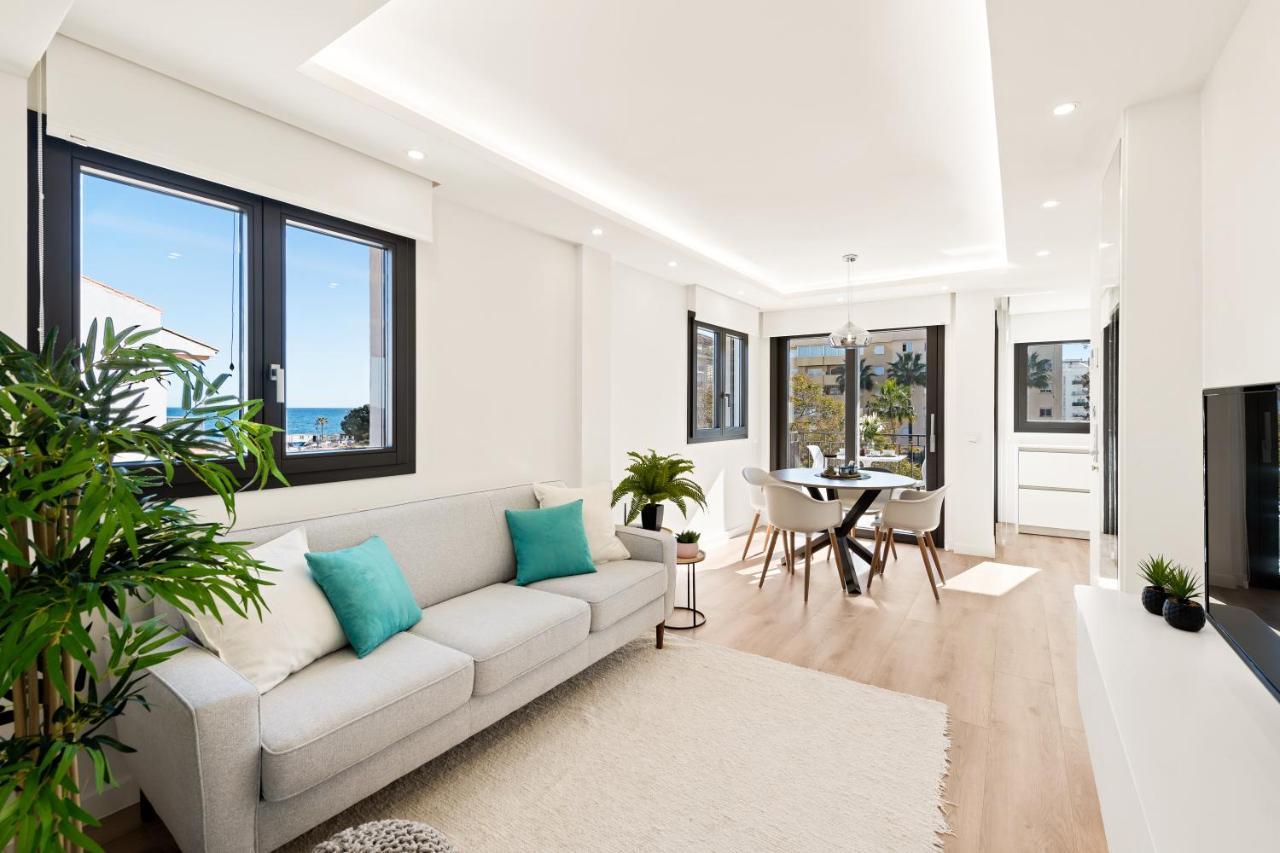 Sunny Modern Perfect Located *